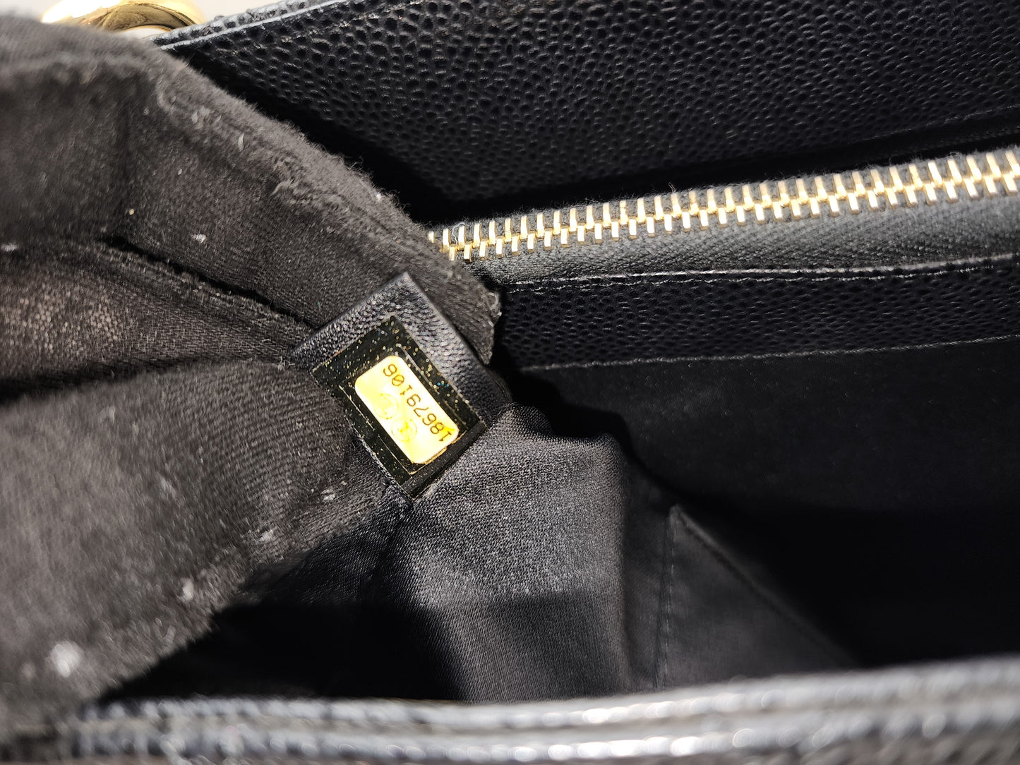 Chanel Black Caviar GST (GHW)