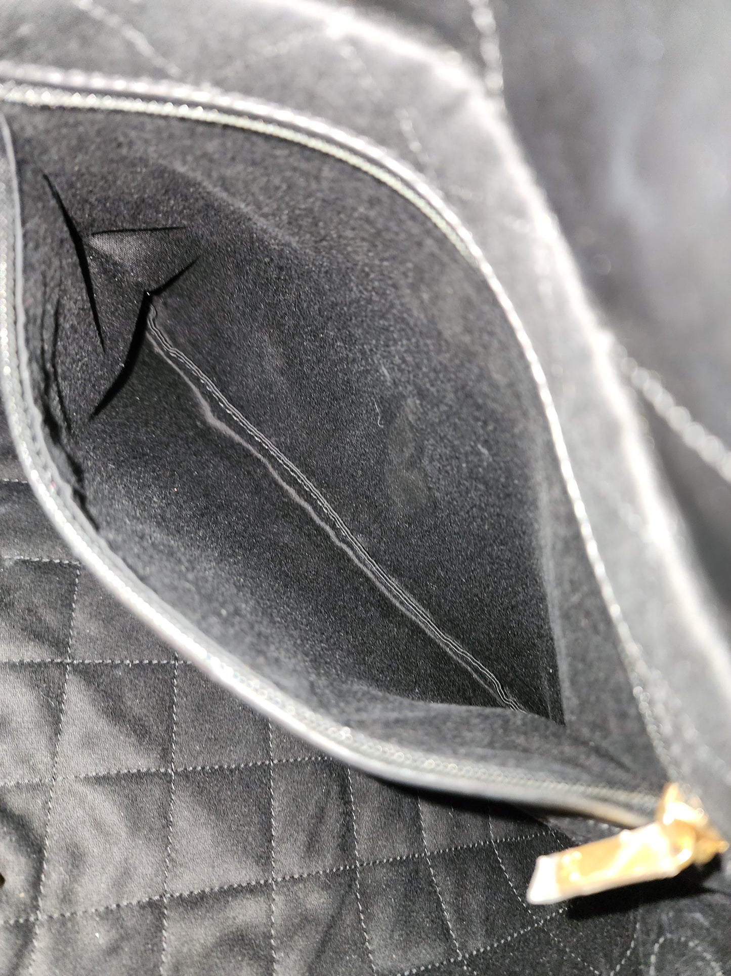 Chanel Black Calfskin Small 22 (GHW)