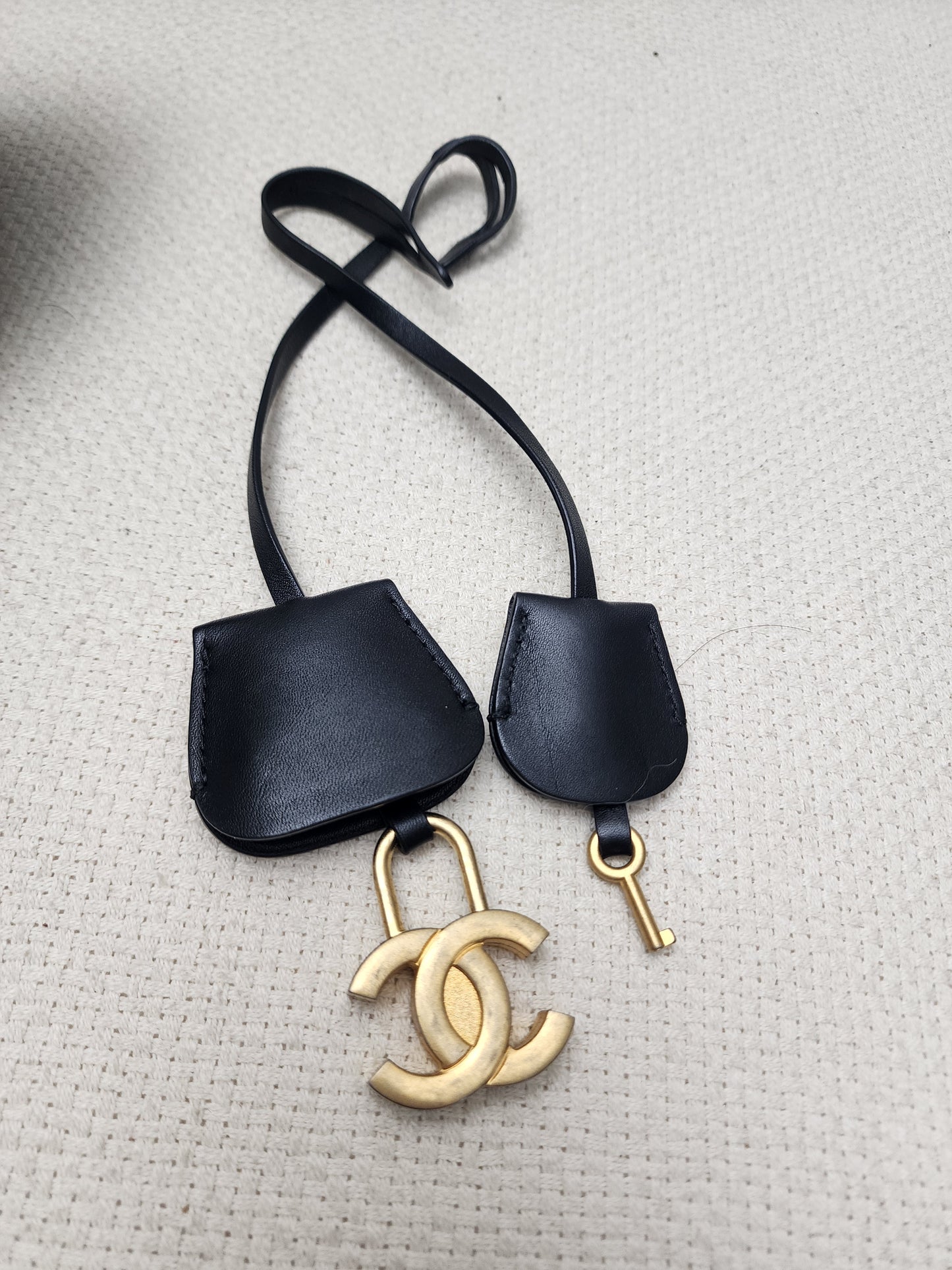Chanel Black Caviar Medium Filigree (GHW)