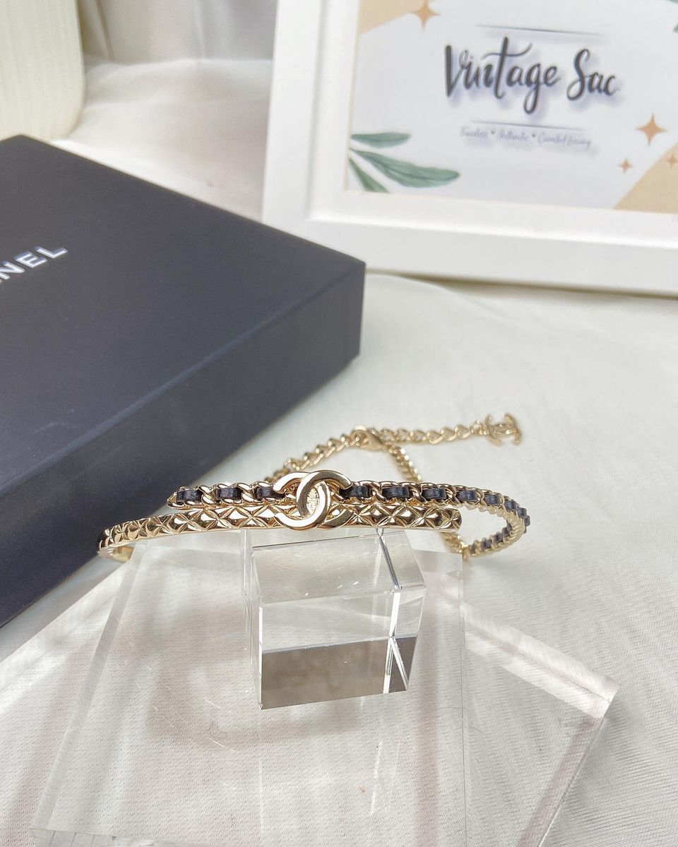 Chanel 22B Light Gold Quilted Carved Bijoux Choker