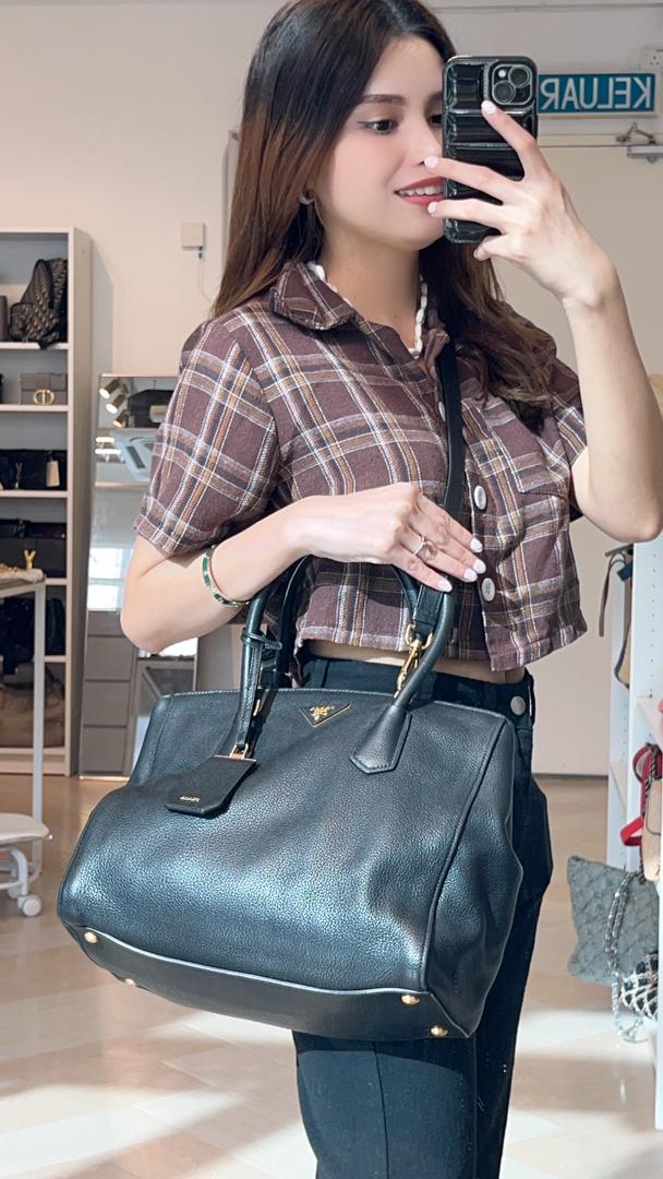 Prada Black Vitello Daino 2-Way Leather Tote (GHW)