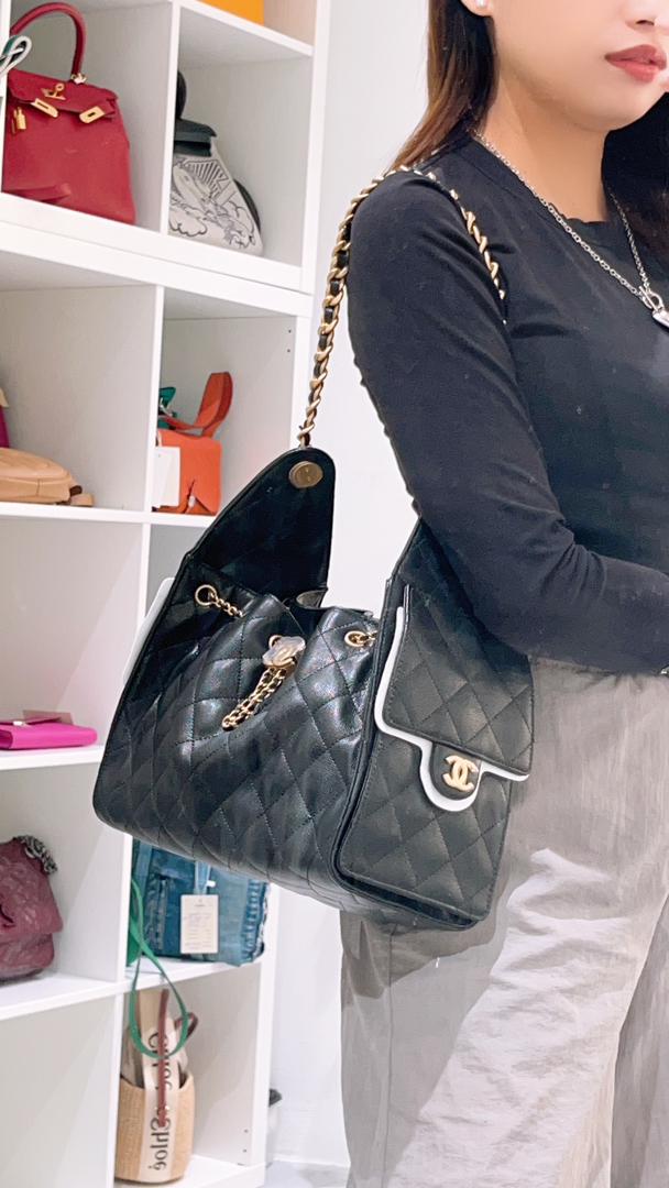 Chanel Black Caviar Small 25 Hobo Bag GHW