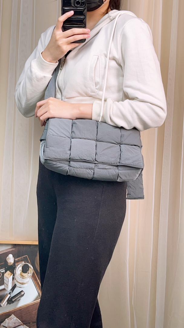 BV Grey Medium Padded Tech Cassette