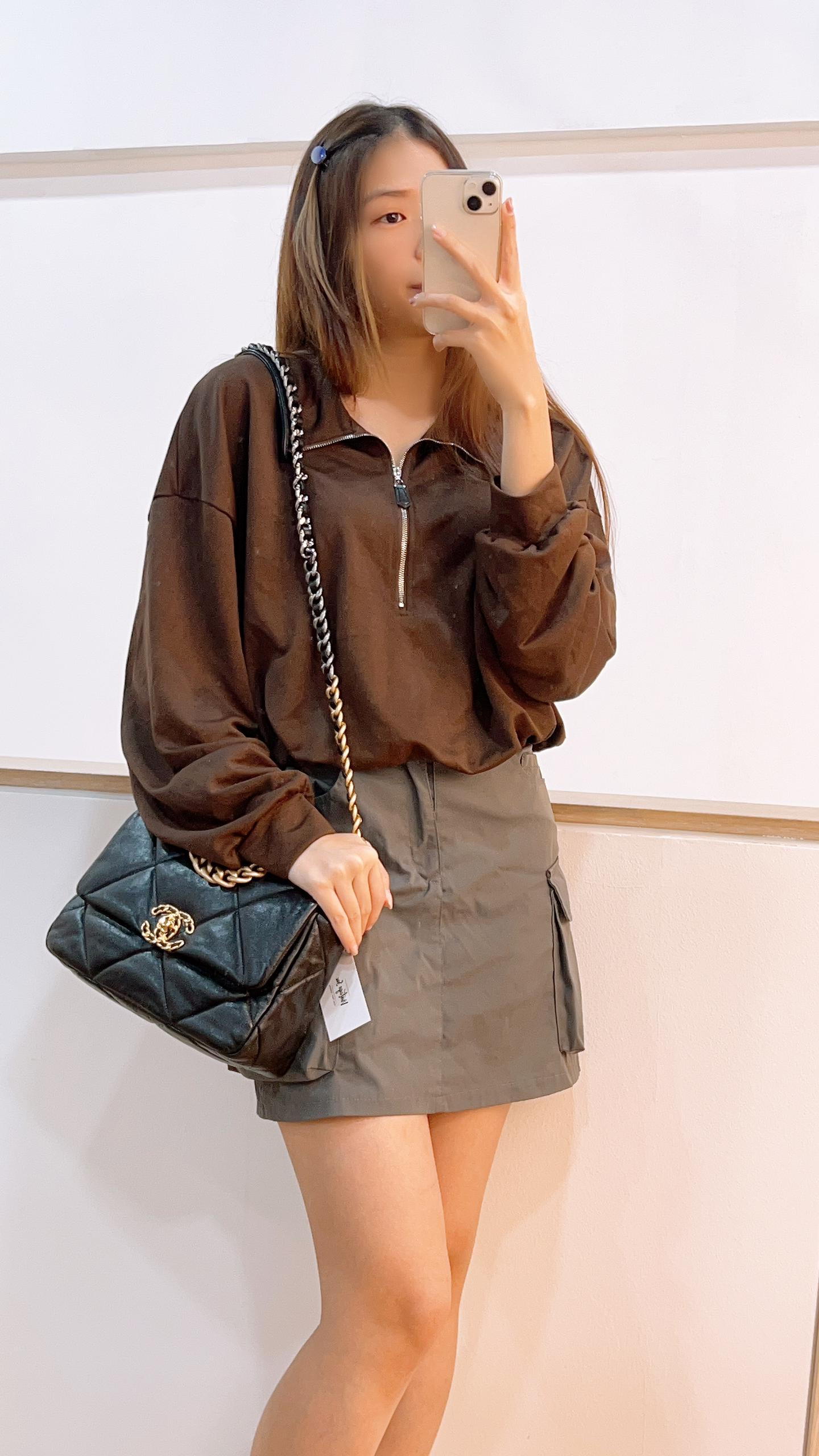 Chanel Black Lambskin Small 19 (GHW)