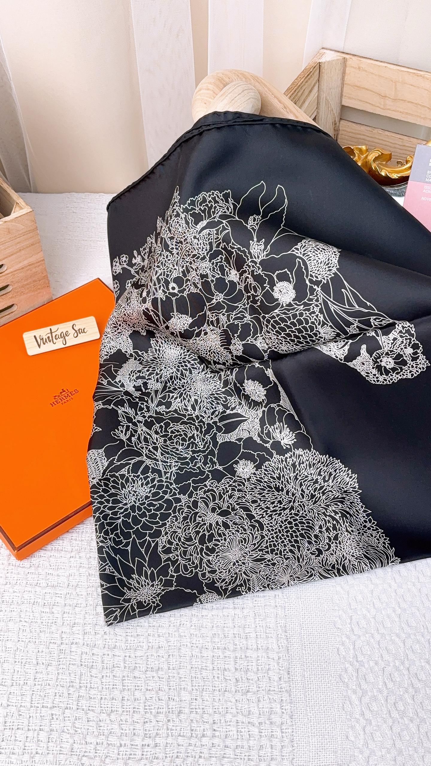 Hermes Black Silk Robe Legere 90 Scarf - Main Image