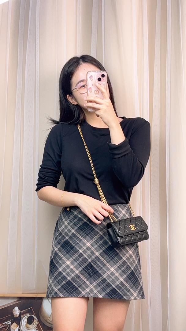 Chanel Black Lambskin 22K Pillow Crush Phone Flap Bag (GHW)