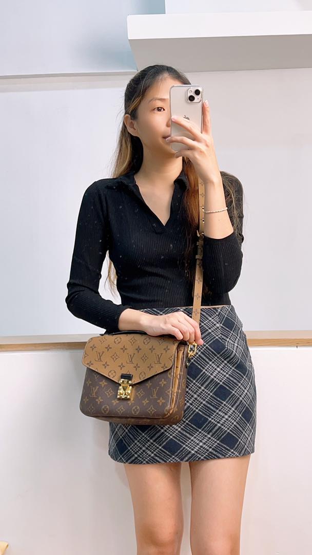 LV Reverse Monogram Pochette Metis