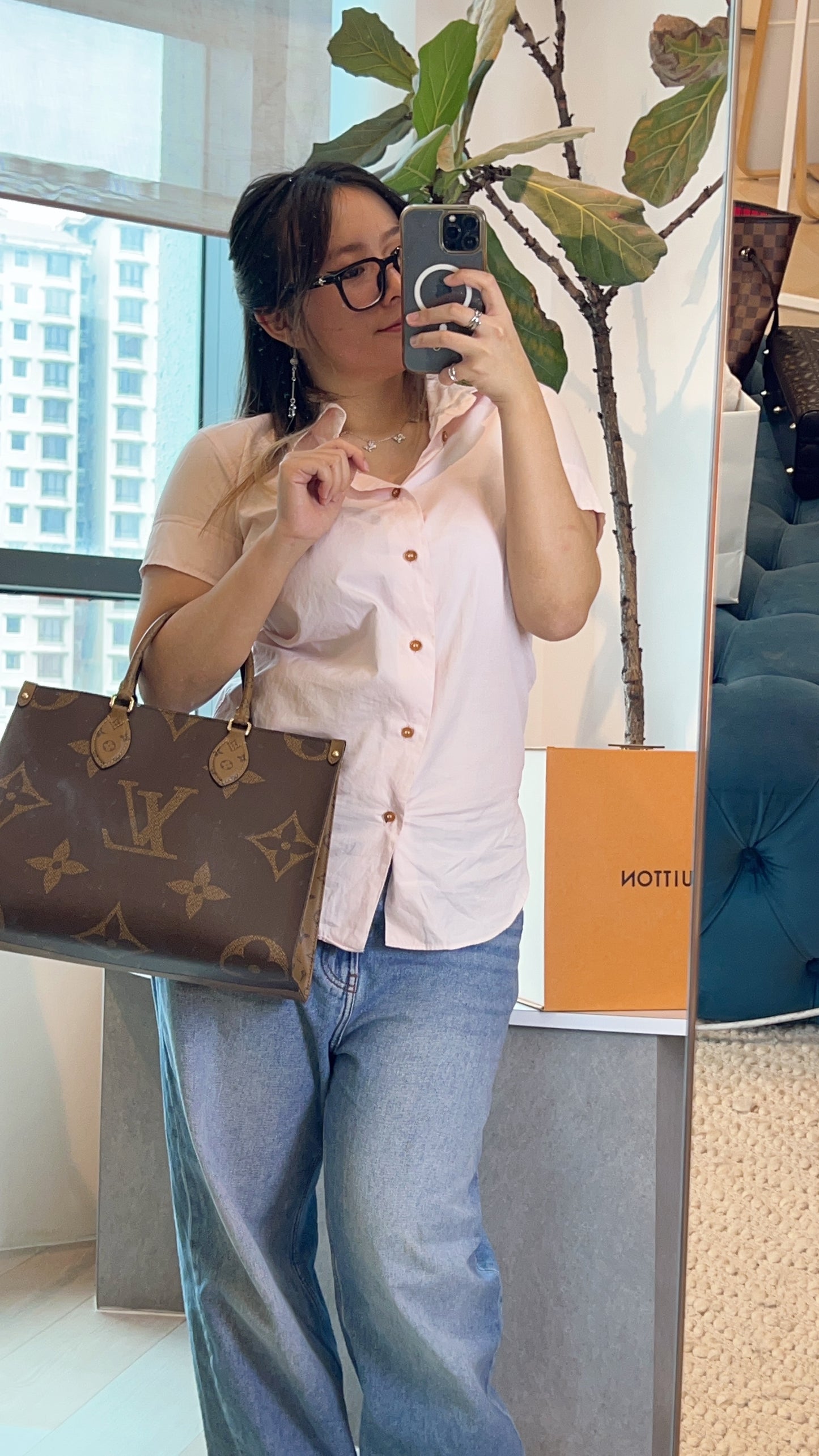 LV Monogram Reverse On The Go MM