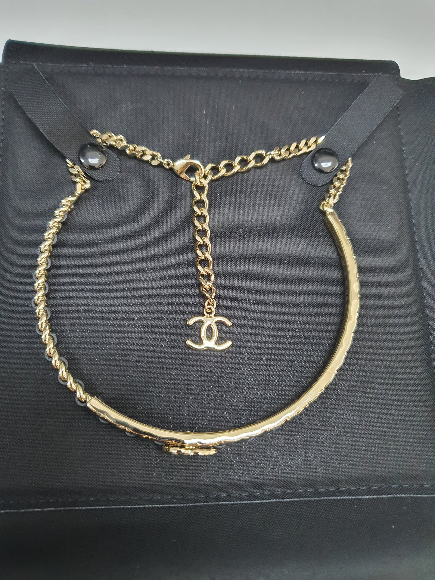 Chanel 22B Light Gold Quilted Carved Bijoux Choker