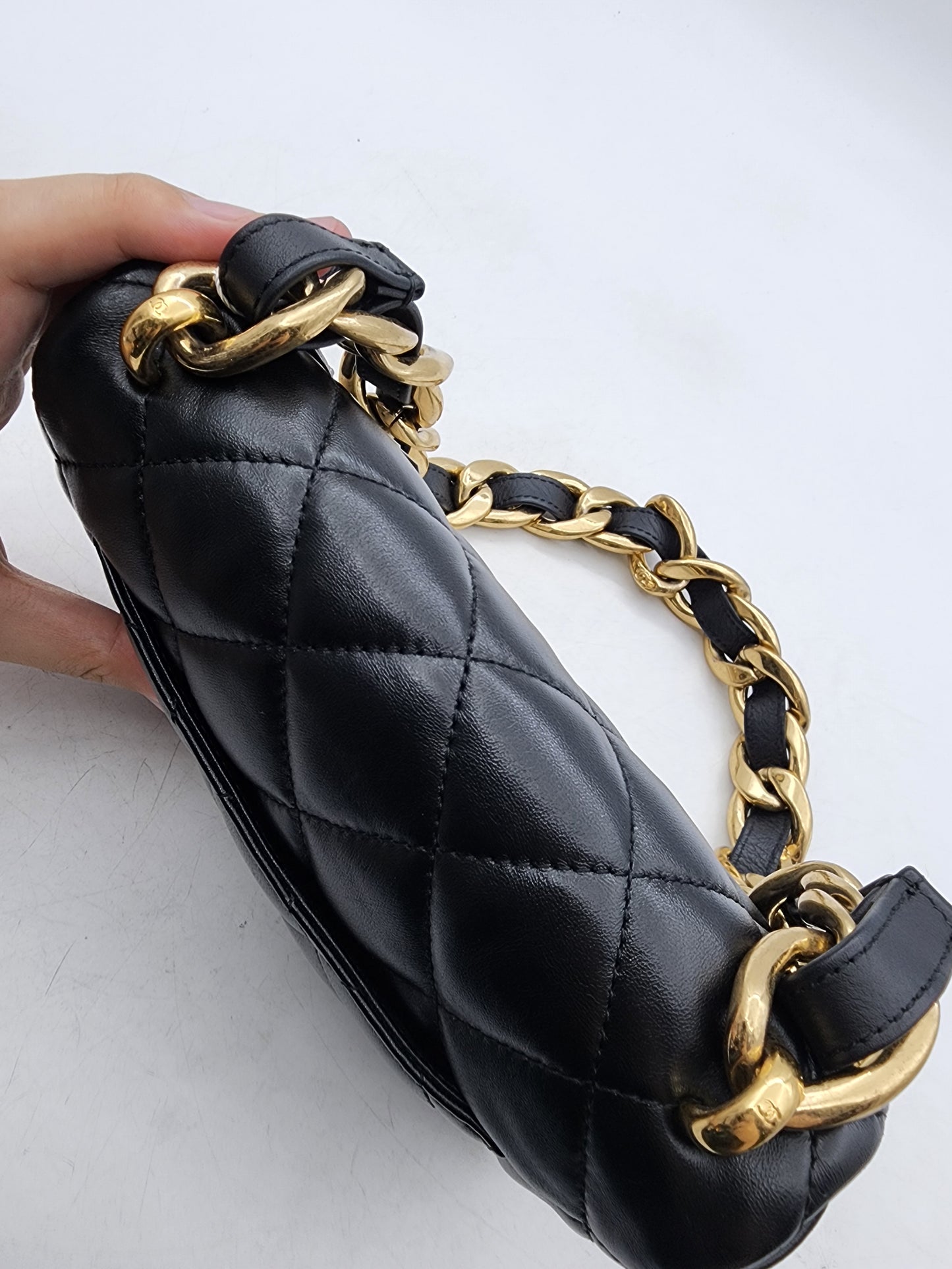 Chanel Black Lambskin 22S Chunky Chain 21cm Flap (GHW)