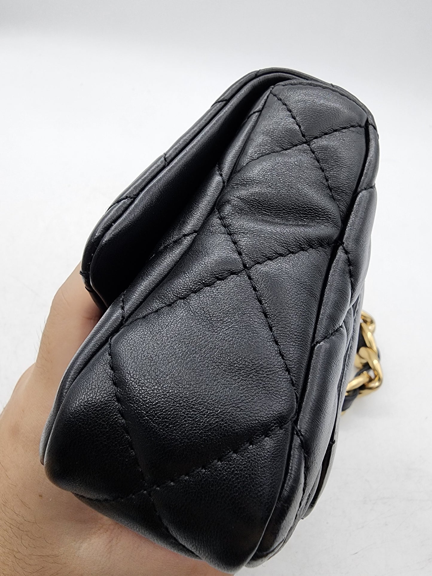 Chanel Black Lambskin 22S Chunky Chain 21cm Flap (GHW)