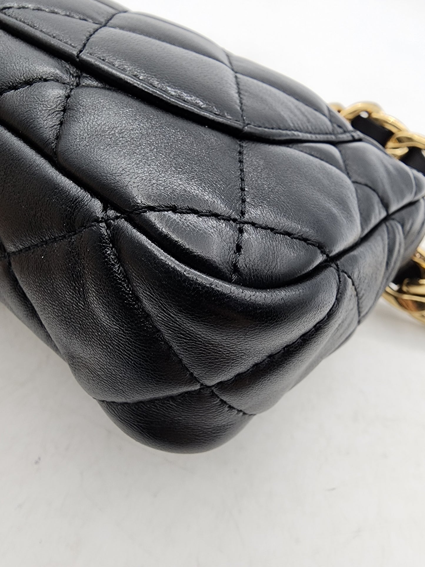 Chanel Black Lambskin 22S Chunky Chain 21cm Flap (GHW)