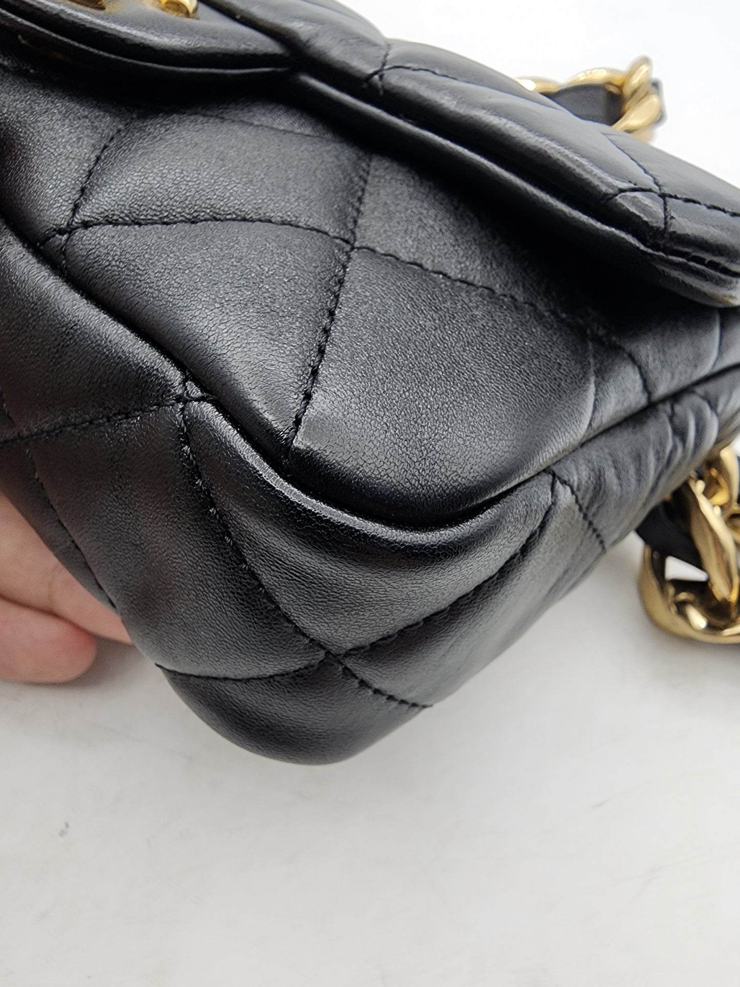 Chanel Black Lambskin 22S Chunky Chain 21cm Flap (GHW)