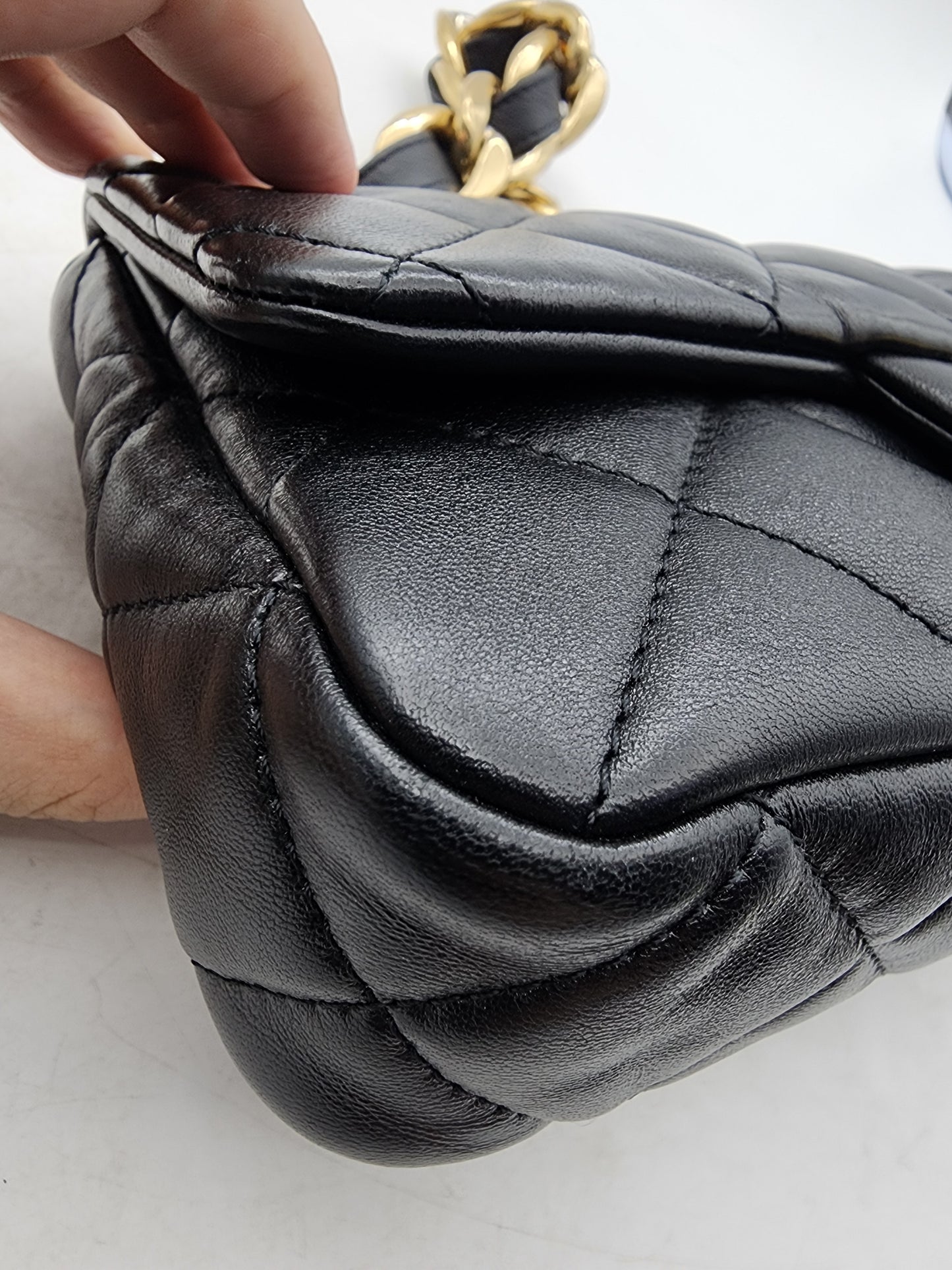 Chanel Black Lambskin 22S Chunky Chain 21cm Flap (GHW)