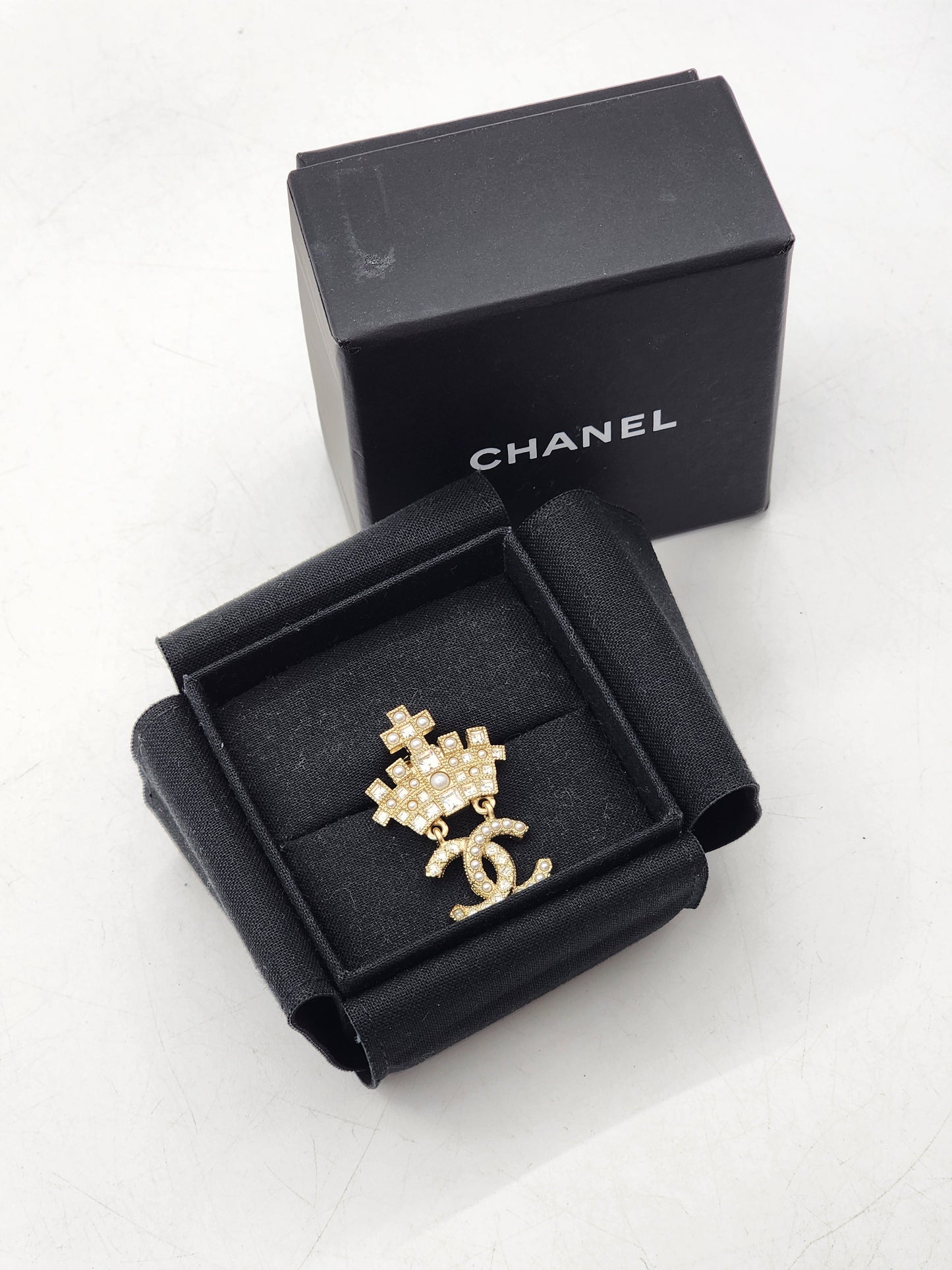 Light Gold Crown Brooch