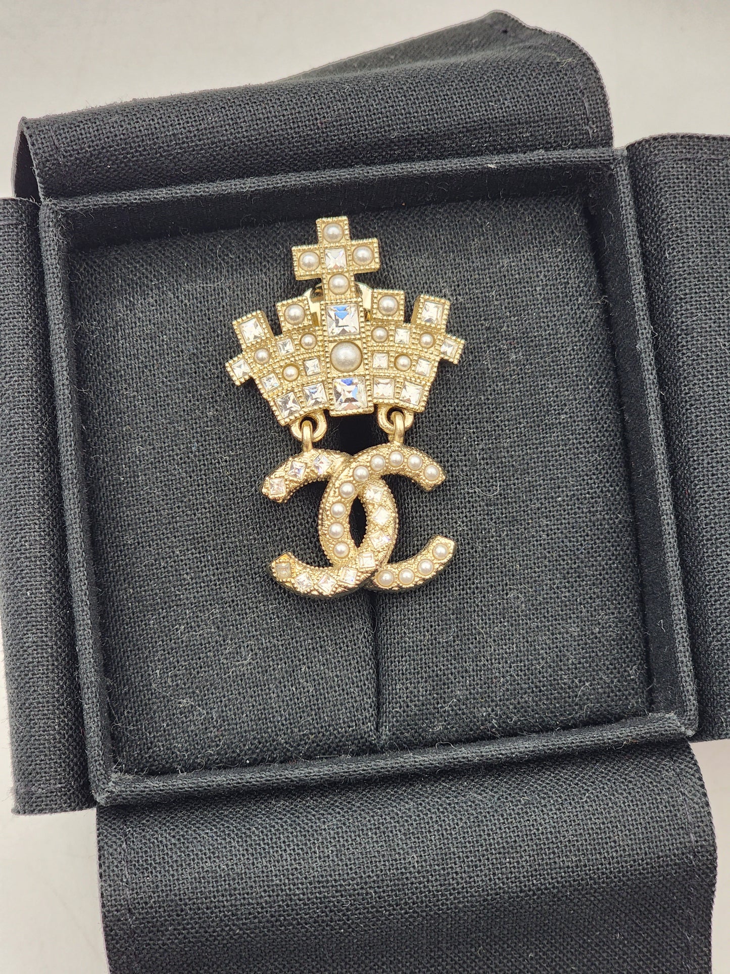 Light Gold Crown Brooch