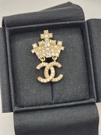 Light Gold Crown Brooch