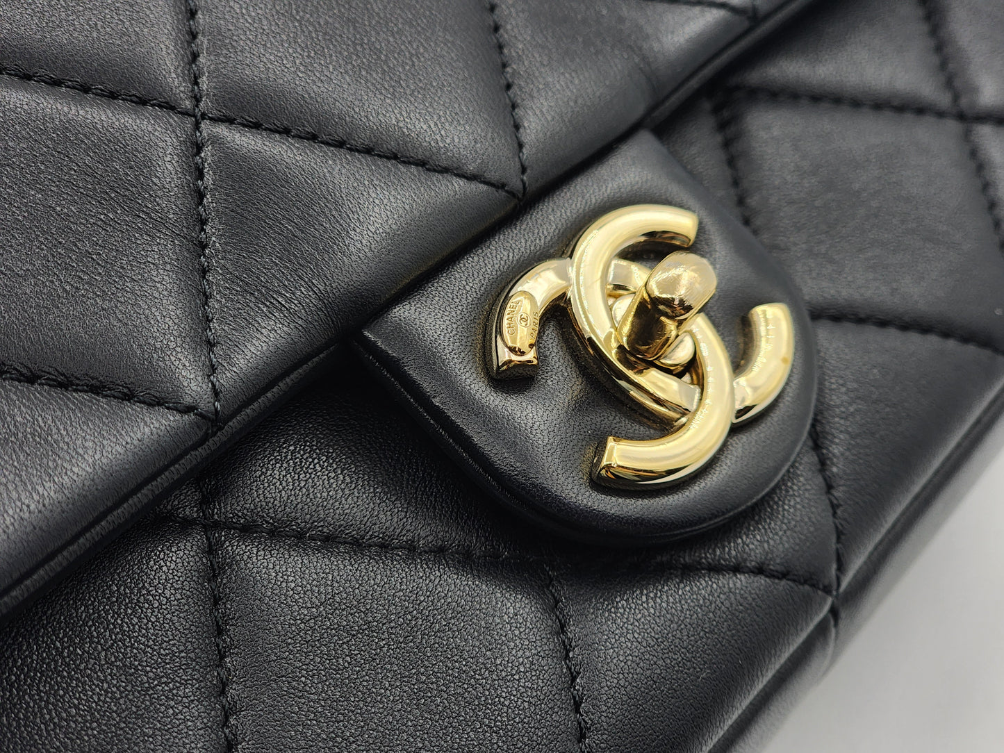 Chanel Black Lambskin Elegant Chain Flap Bag (LGHW)