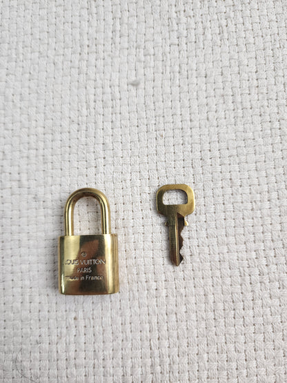 VSA0146 / VSA0145 Gold Padlock Key