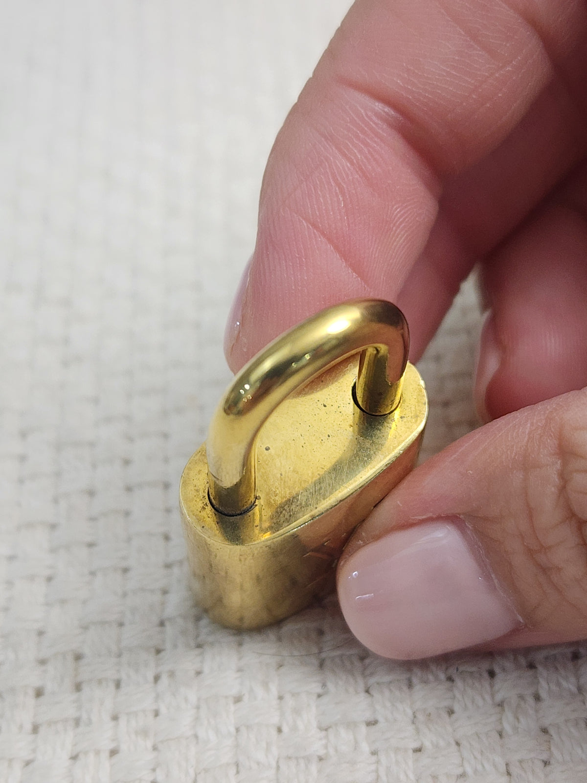 VSA0146 / VSA0145 Gold Padlock Key