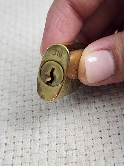 VSA0146 / VSA0145 Gold Padlock Key