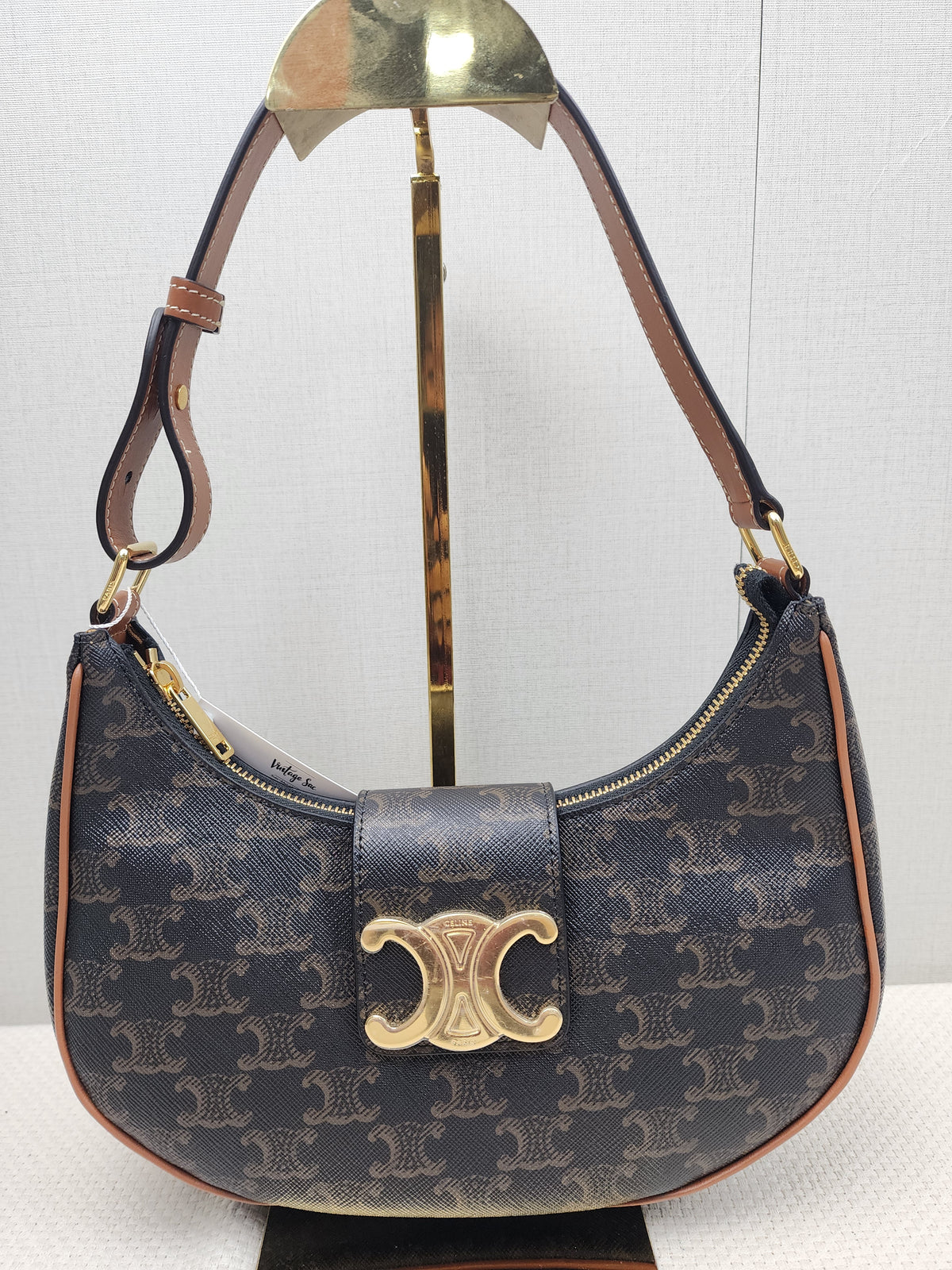 Celine Triomphe Medium Ava