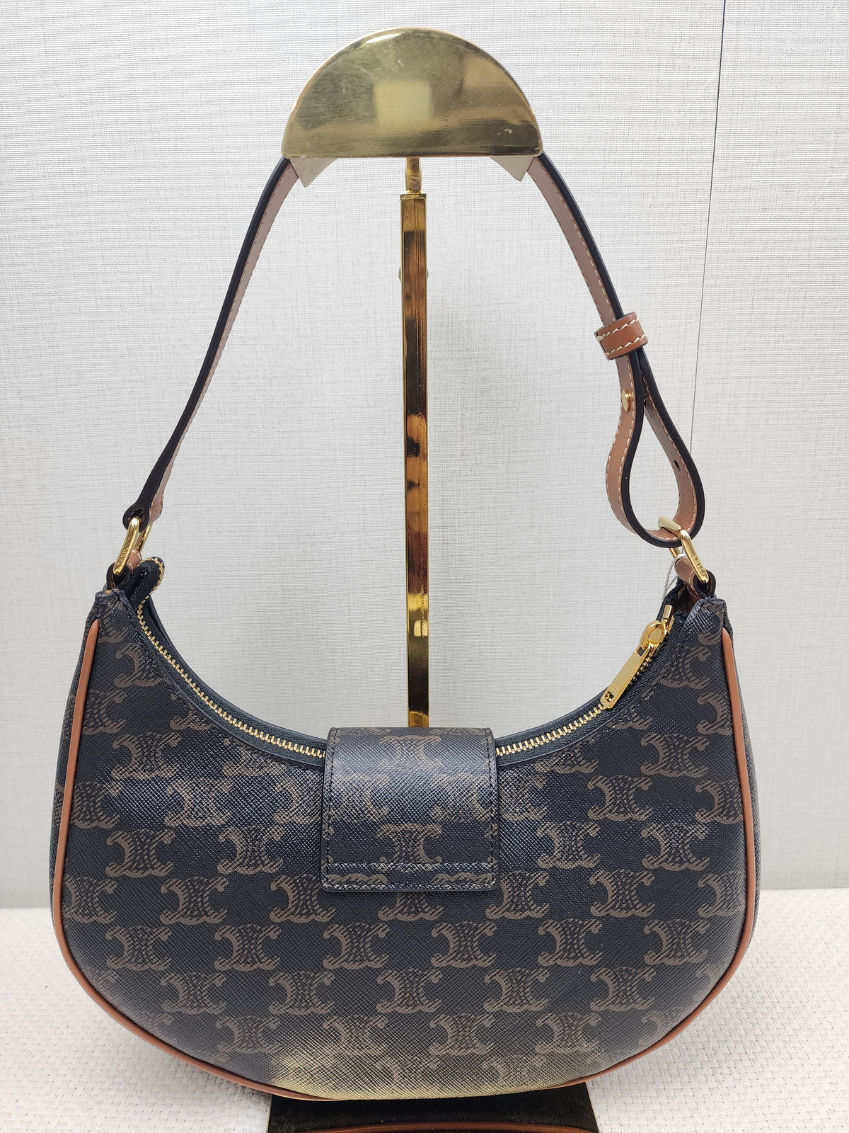 Celine Triomphe Medium Ava