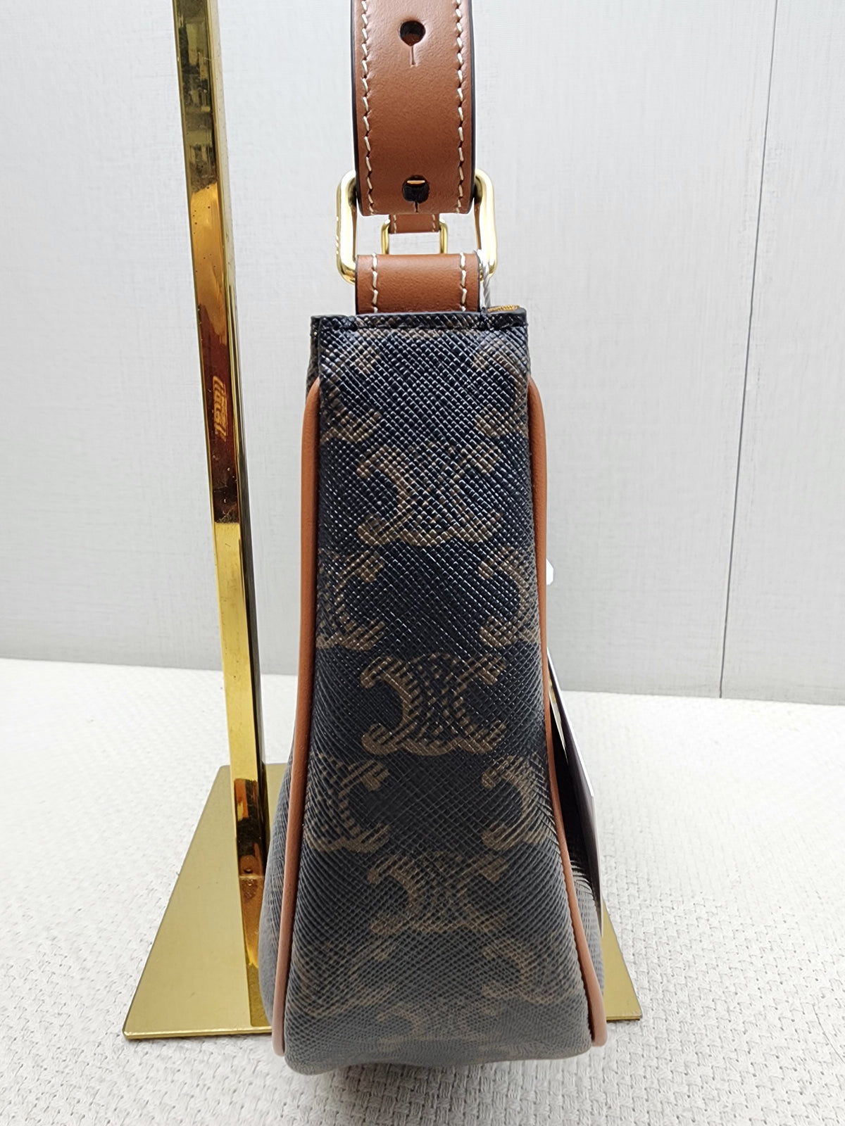 Celine Triomphe Medium Ava