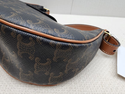 Celine Triomphe Medium Ava