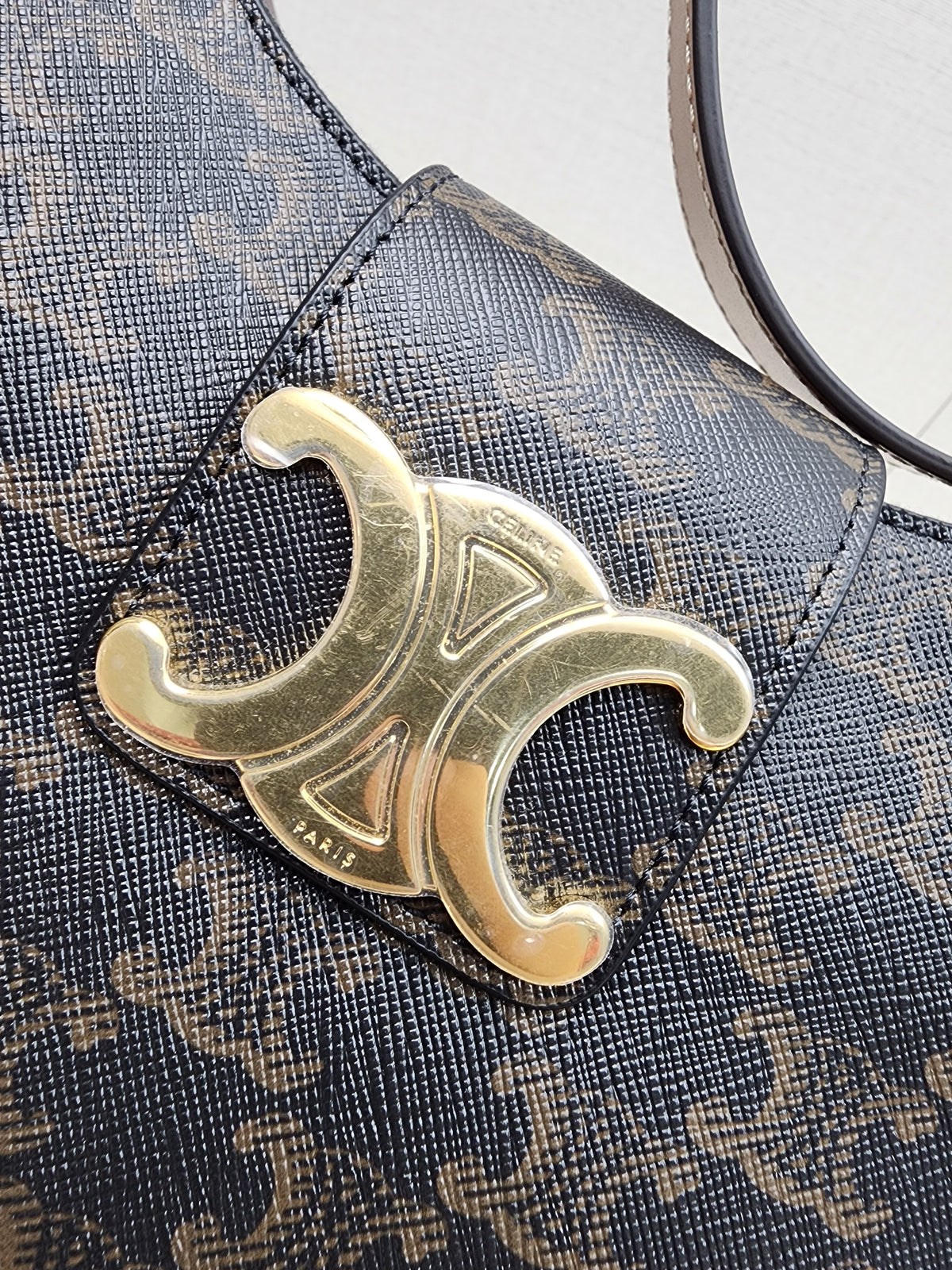 Celine Triomphe Medium Ava