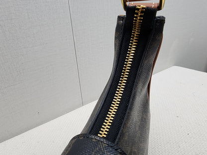Celine Triomphe Medium Ava