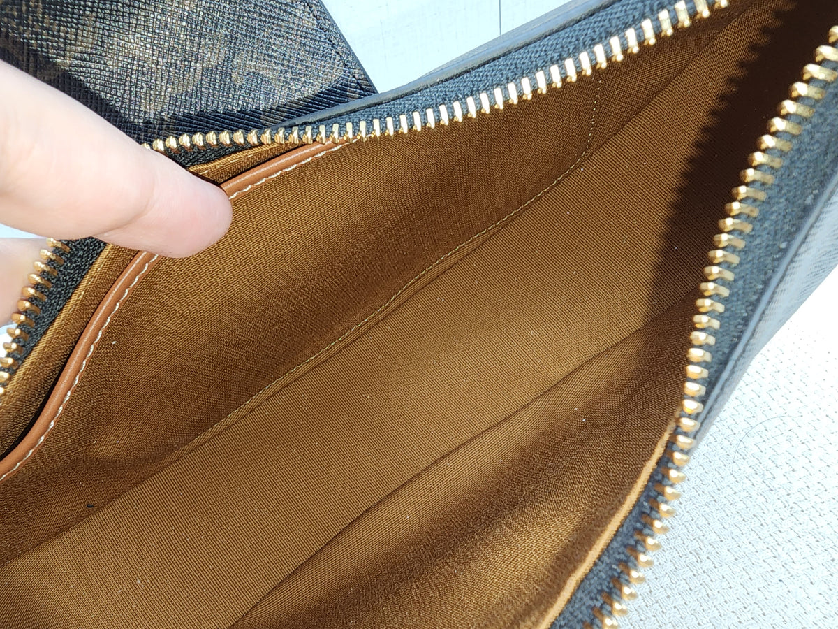 Celine Triomphe Medium Ava
