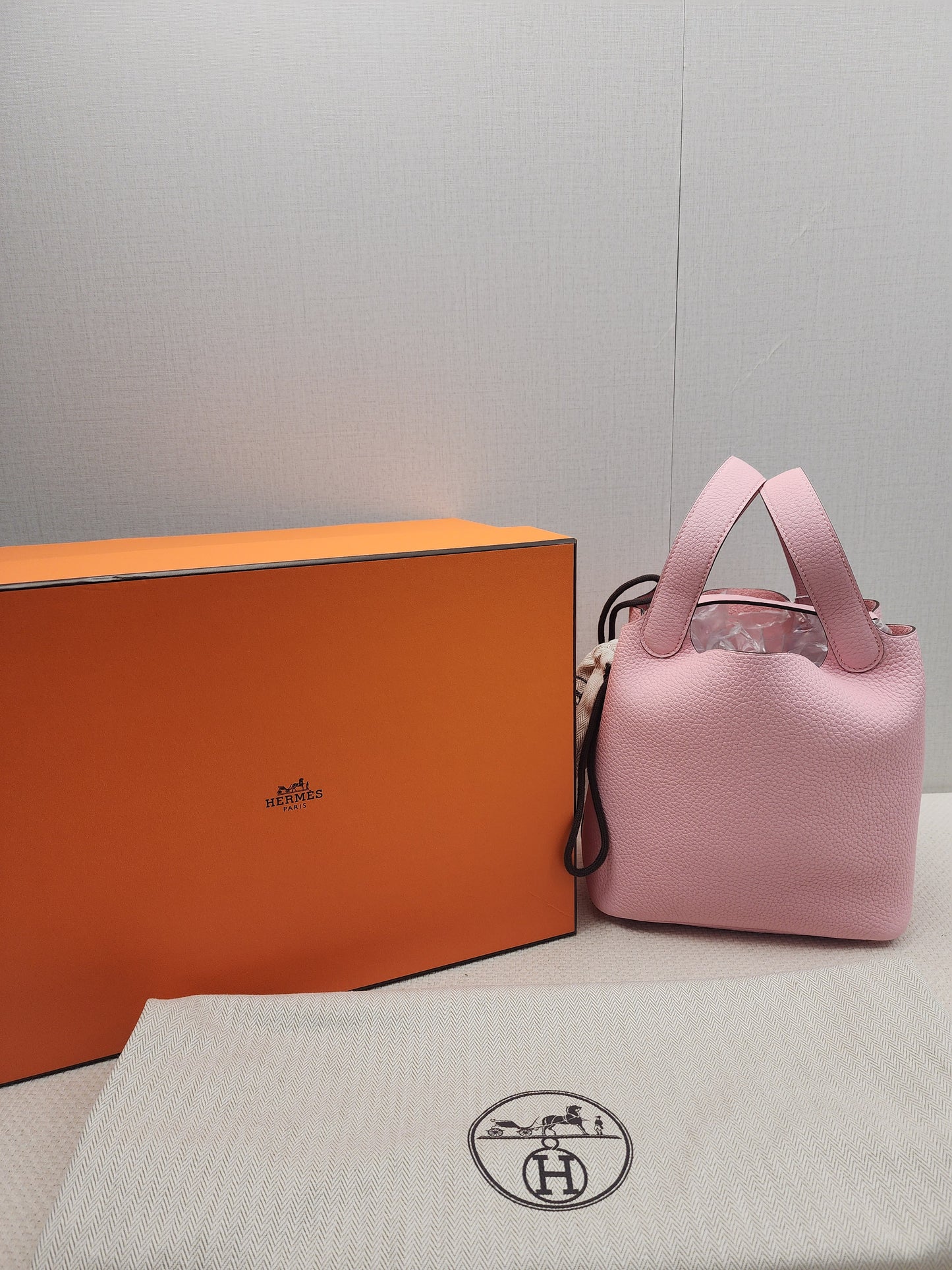 Hermes Rose Sakura Picotin 18 (PHW)
