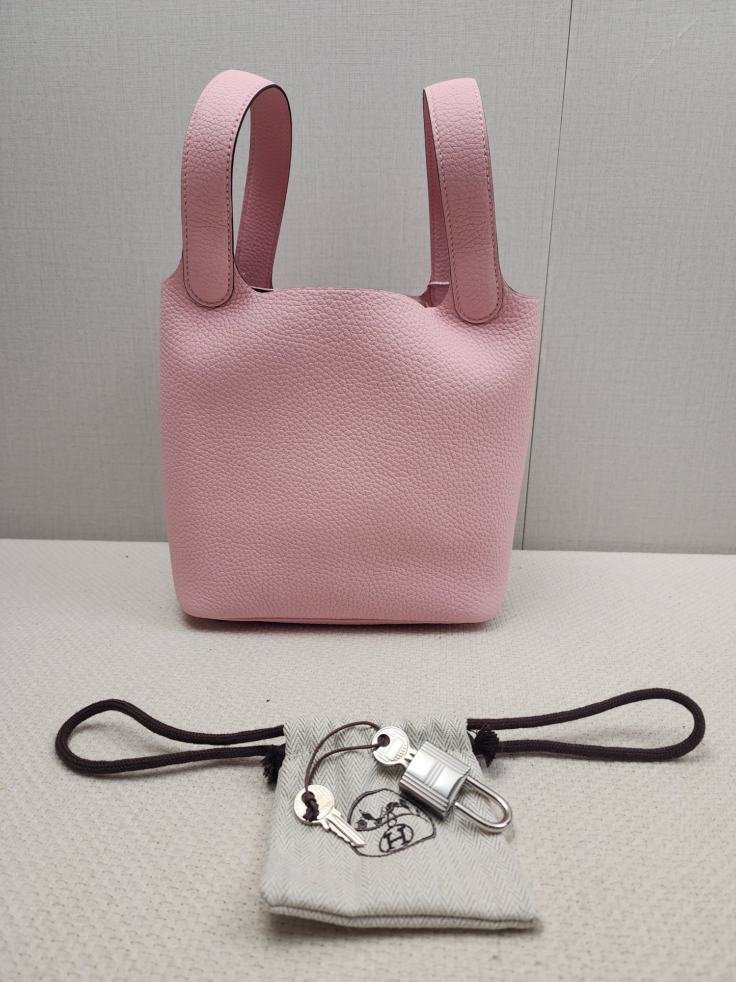 Hermes Rose Sakura Picotin 18 (PHW)