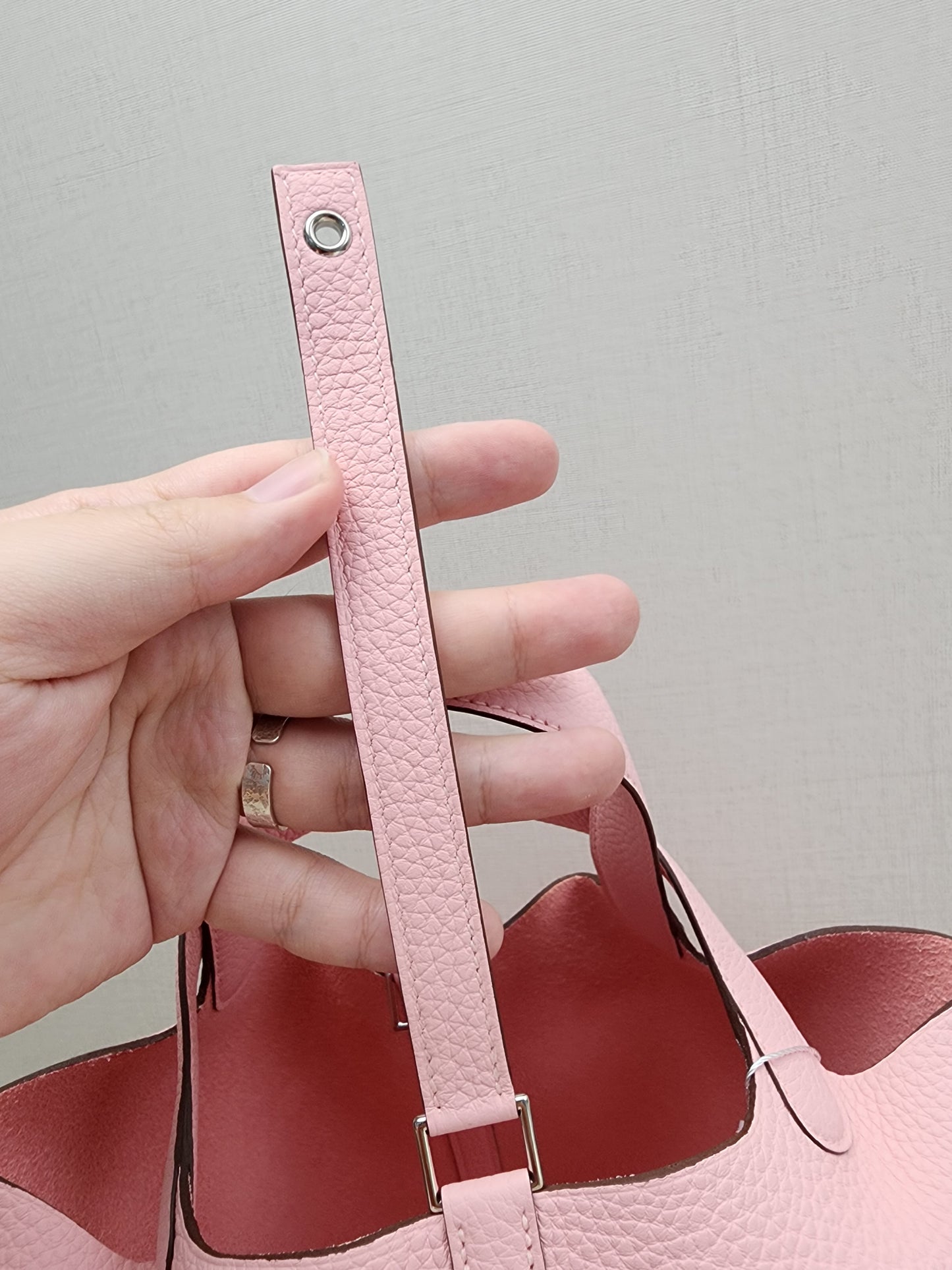 Hermes Rose Sakura Picotin 18 (PHW)