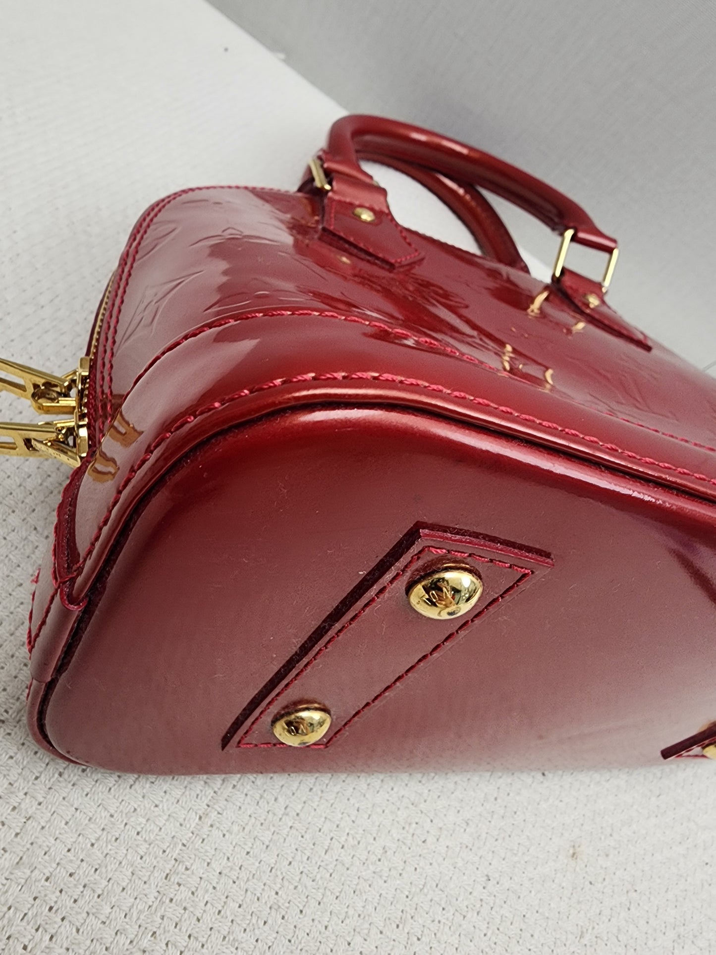 LV Red Vernis Alma BB
