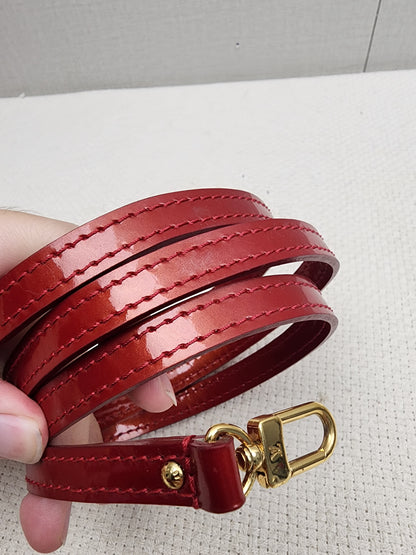 LV Red Vernis Alma BB