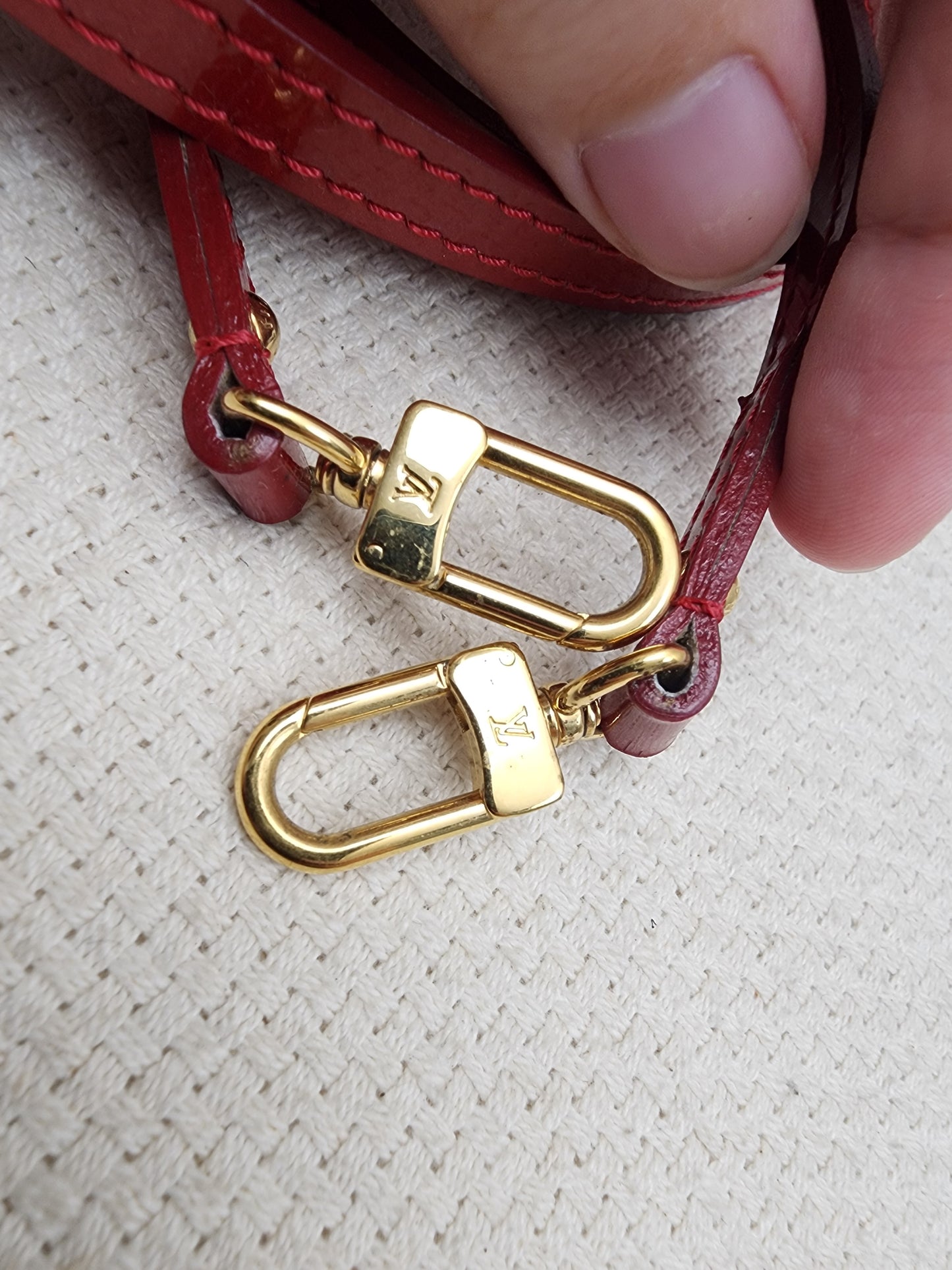 LV Red Vernis Alma BB
