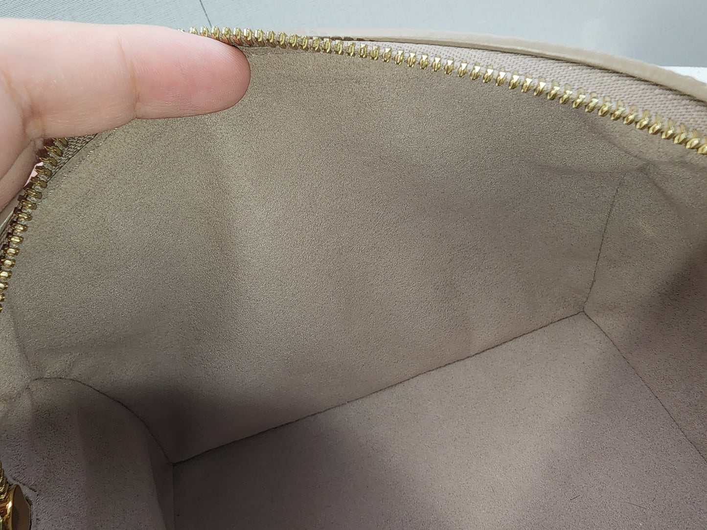LV Tourterelle Creme Empreinte Speedy 20