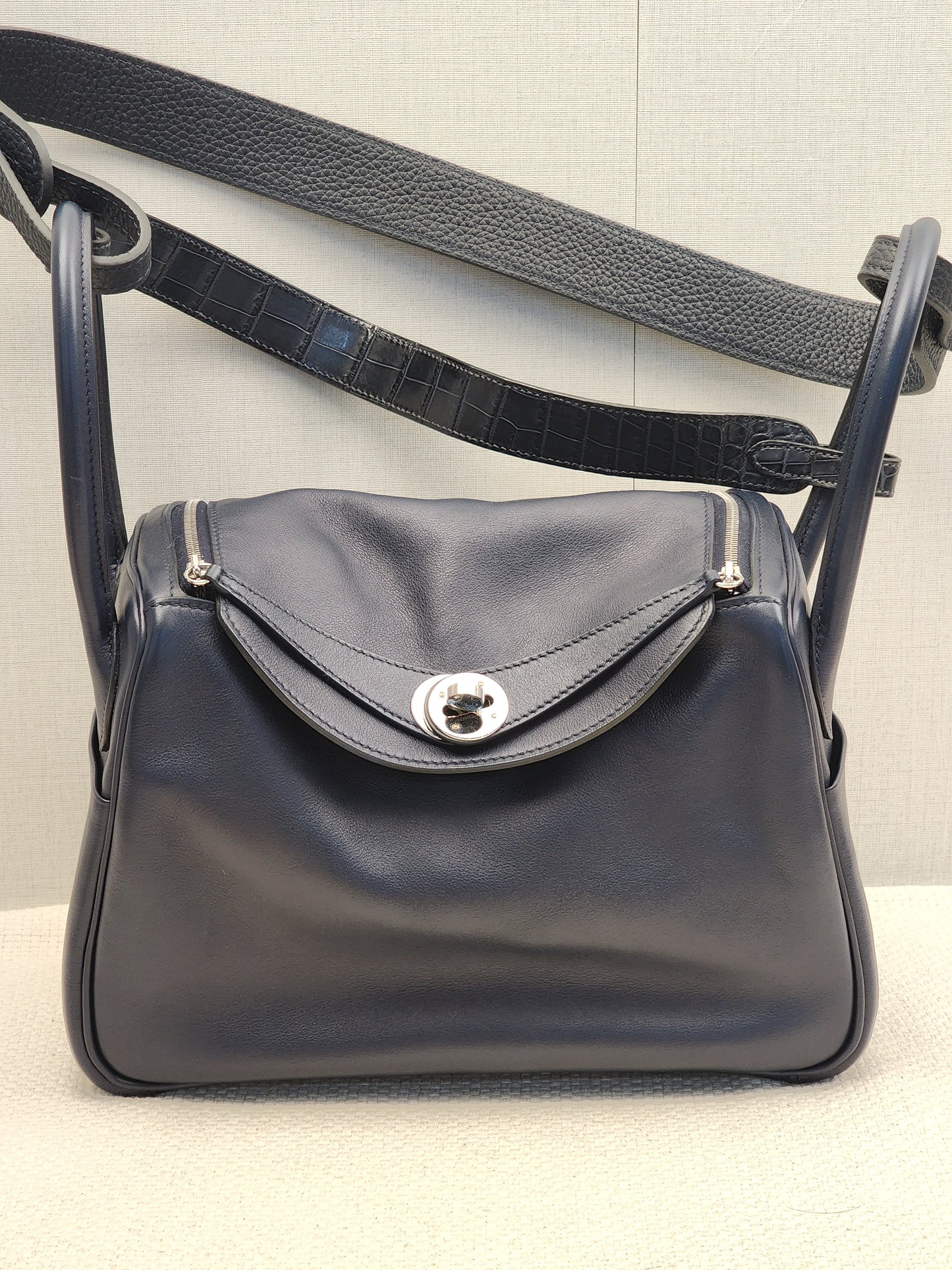 Hermes Bleu Nuit x Bleu Marine Lindy 26 (PHW)