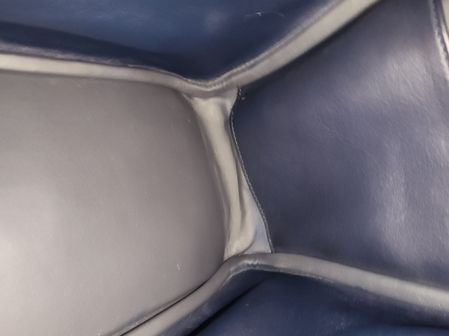 Hermes Bleu Nuit x Bleu Marine Lindy 26 (PHW)