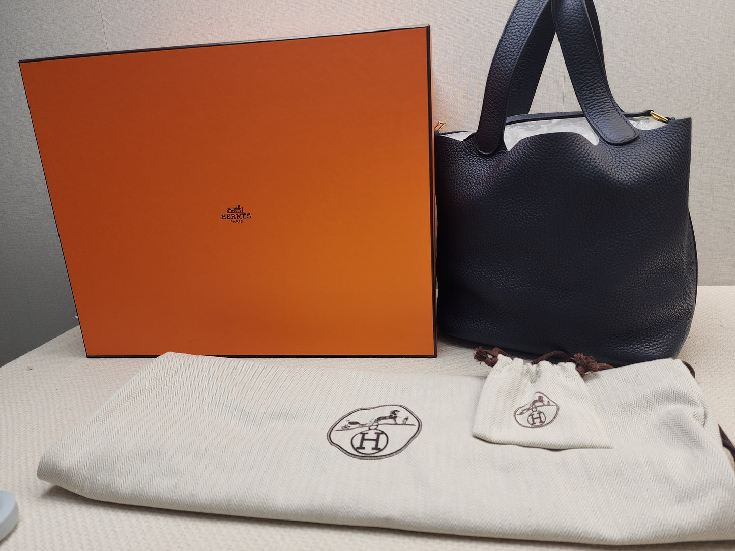 Hermes Bleu Nuit Picotin 22 (GHW)