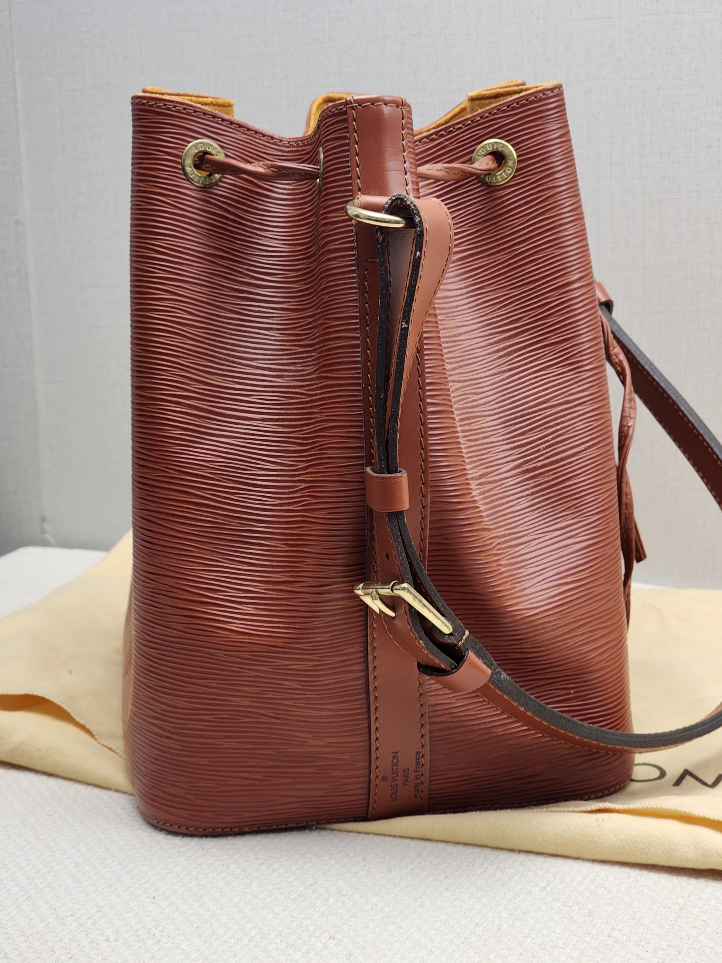 LV Brown Kenyan Fawn Epi Petit Noe
