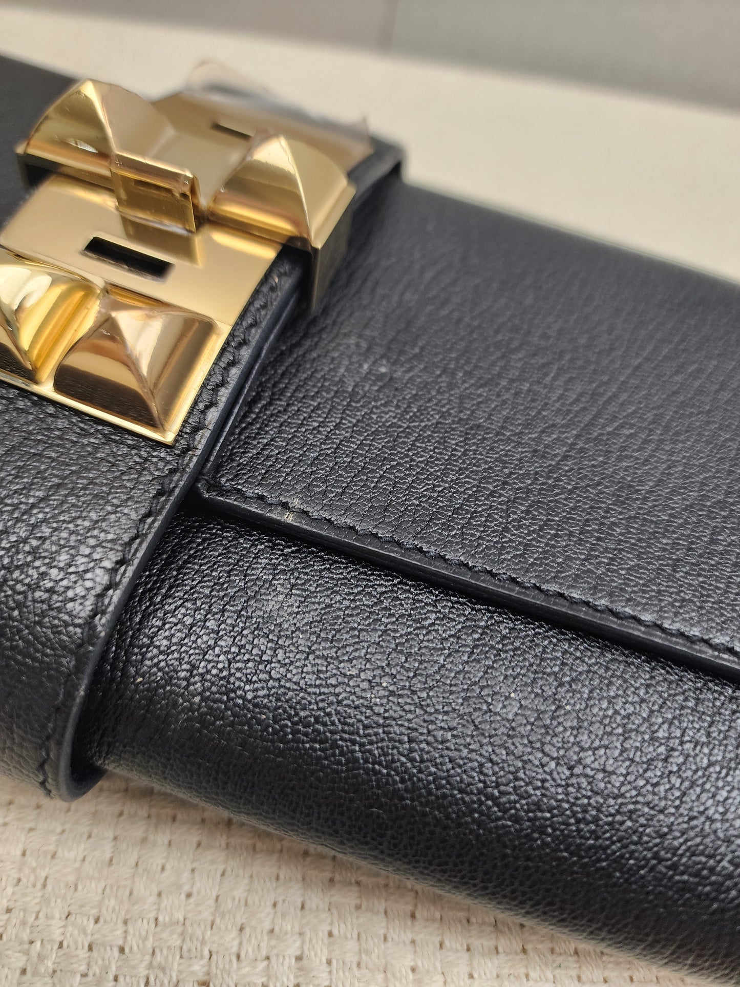 Hermes Noir Chevre Mysore Medor 23 Clutch (GHW)