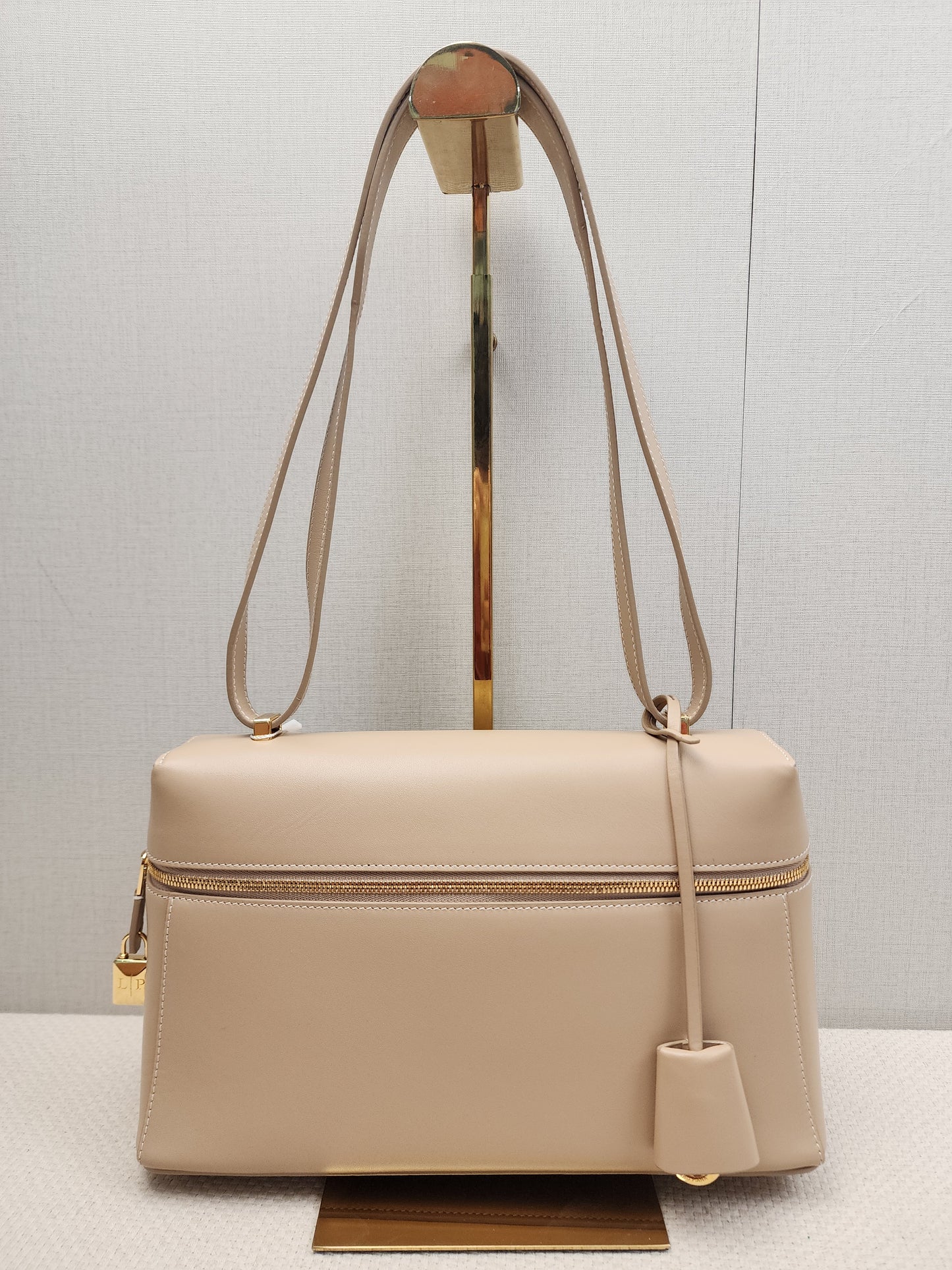 Loro Piana Linen Calf Creamed Honey Extra Pocket L27