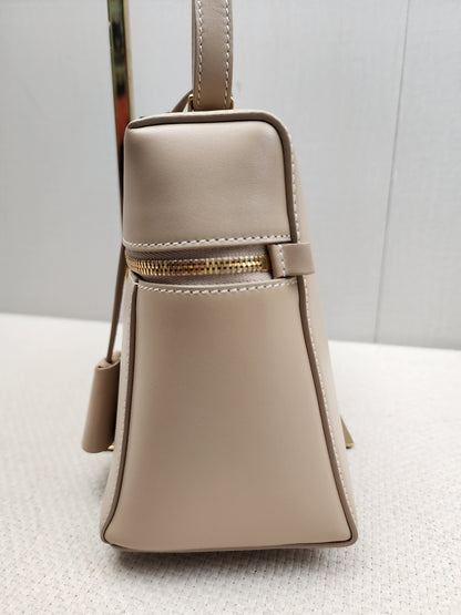 Loro Piana Linen Calf Creamed Honey Extra Pocket L27