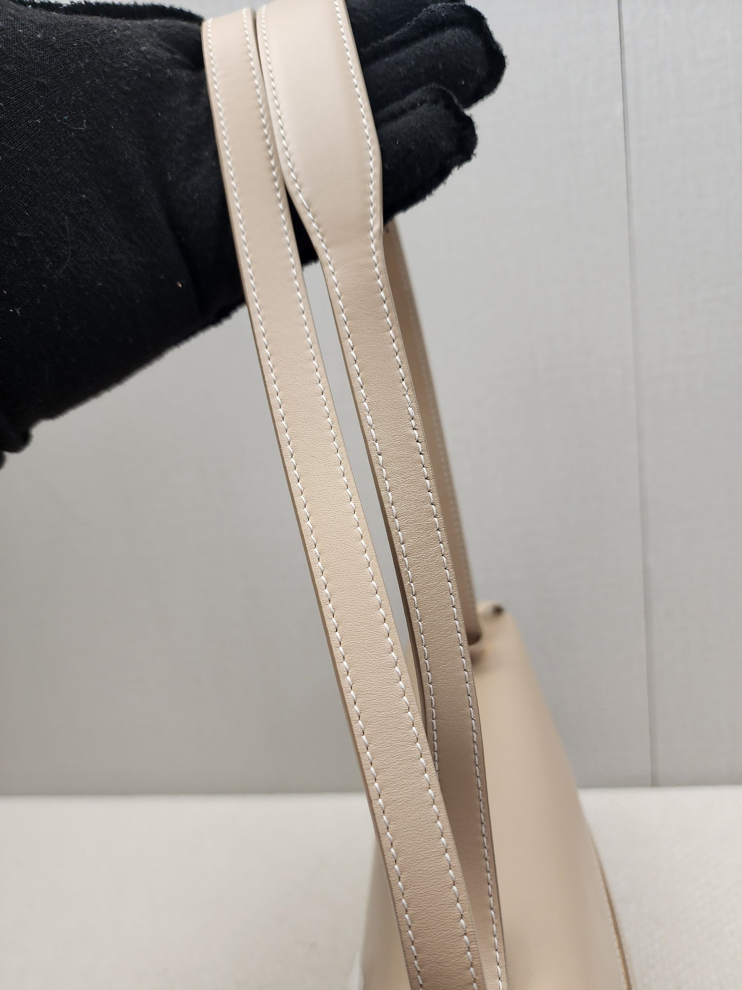 Loro Piana Linen Calf Creamed Honey Extra Pocket L27
