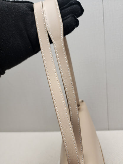 Loro Piana Linen Calf Creamed Honey Extra Pocket L27