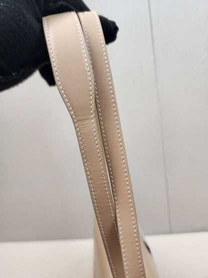 Loro Piana Linen Calf Creamed Honey Extra Pocket L27