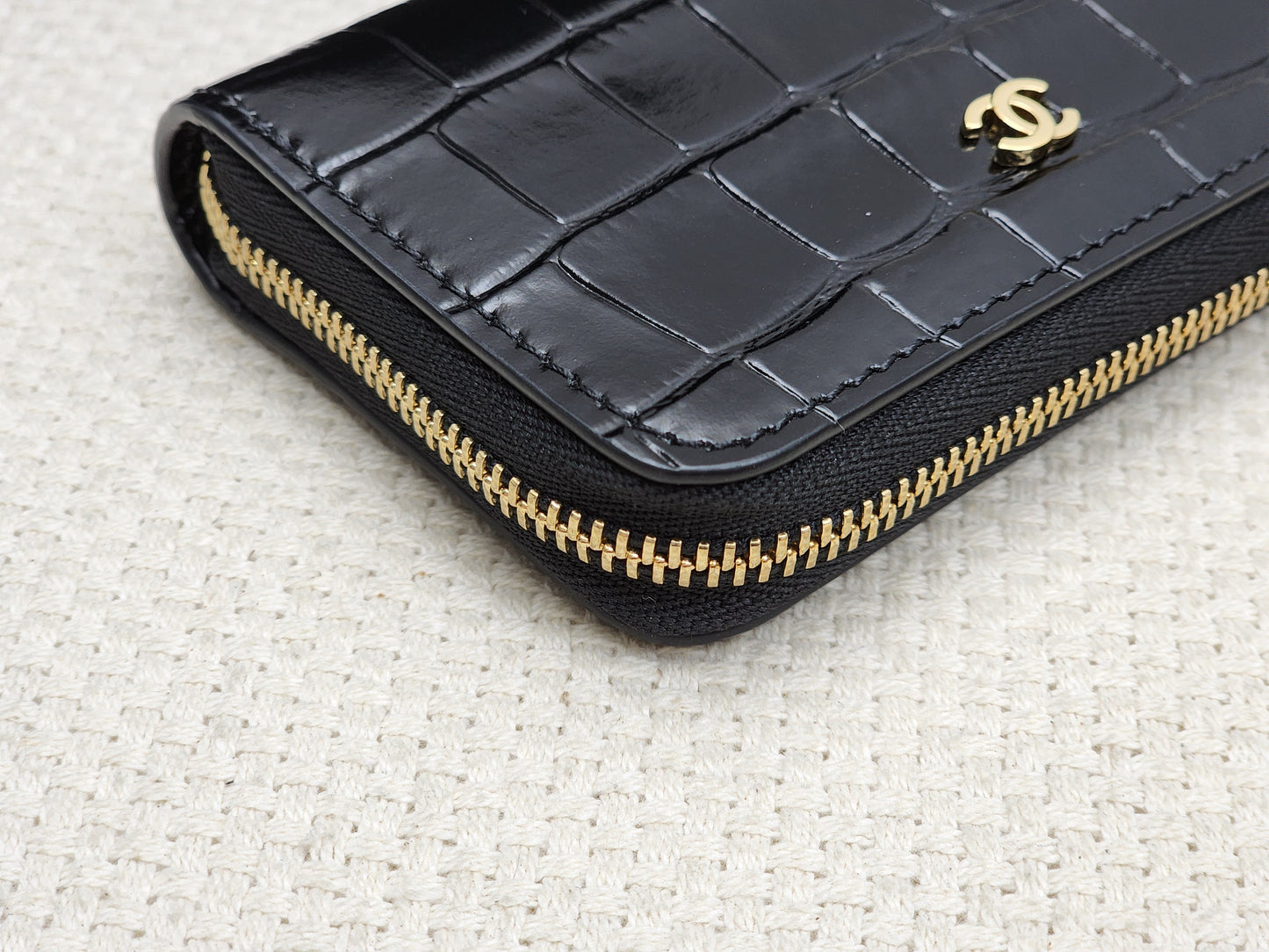 Chanel Black Croc Embossed Zippy Card Holder (GHW)